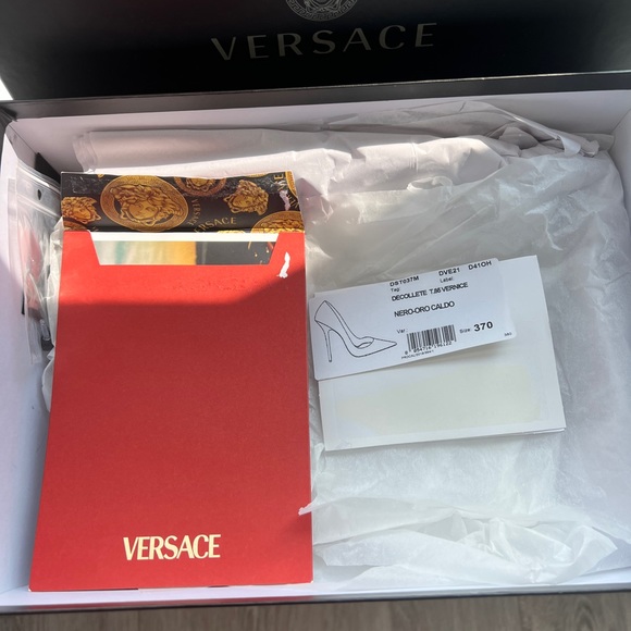 Black pump Versace shoes for sale - Picture 5 of 7
